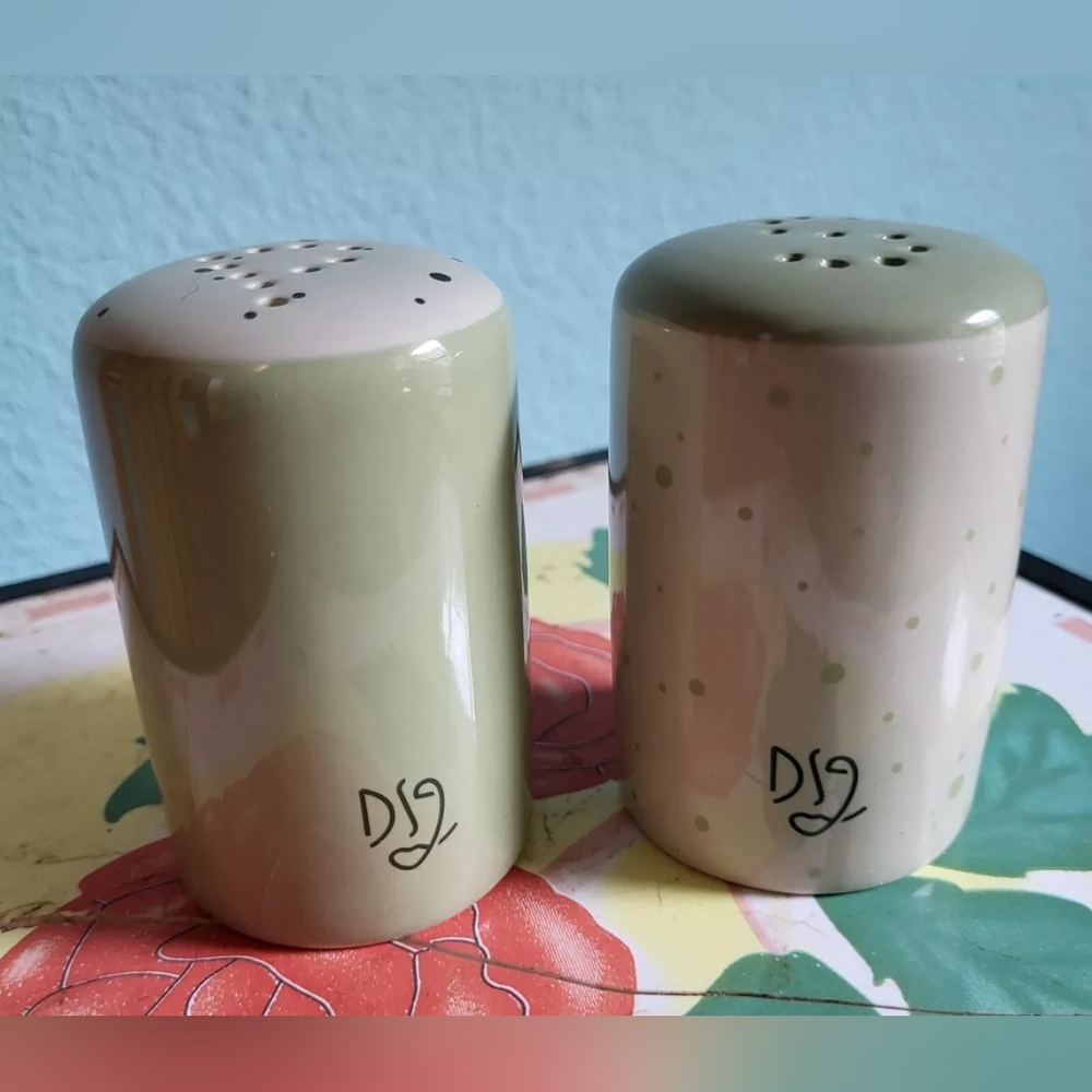 Darling Spring Salt & Pepper Shakers Brand New In Box - Picture 2 of 5